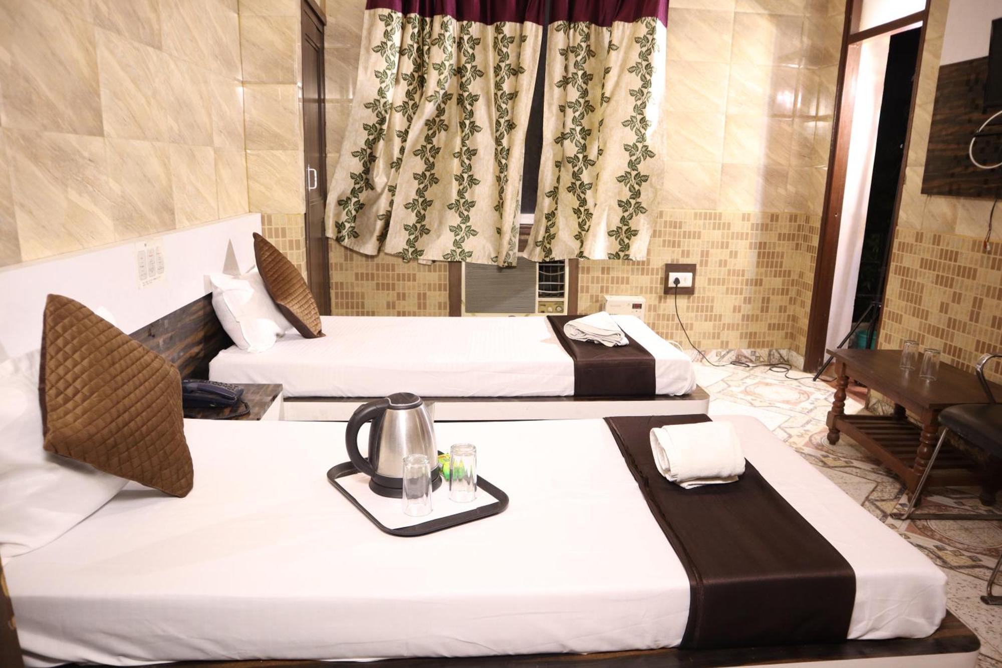 Hotel P R Palace Lucknow Eksteriør billede