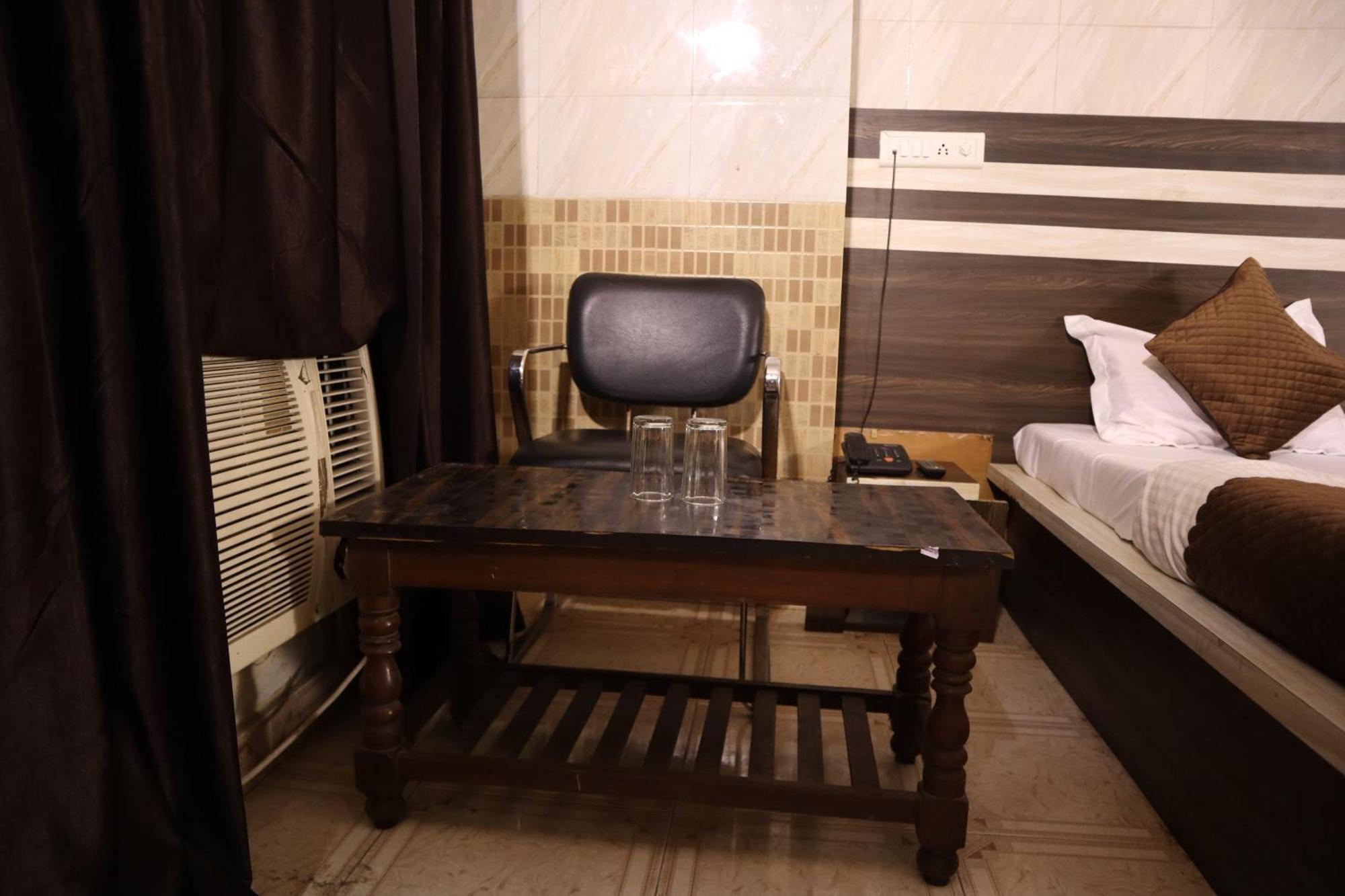 Hotel P R Palace Lucknow Eksteriør billede