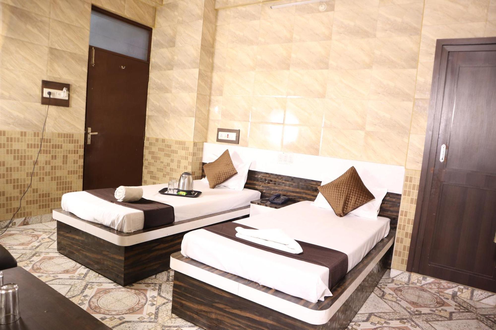 Hotel P R Palace Lucknow Eksteriør billede