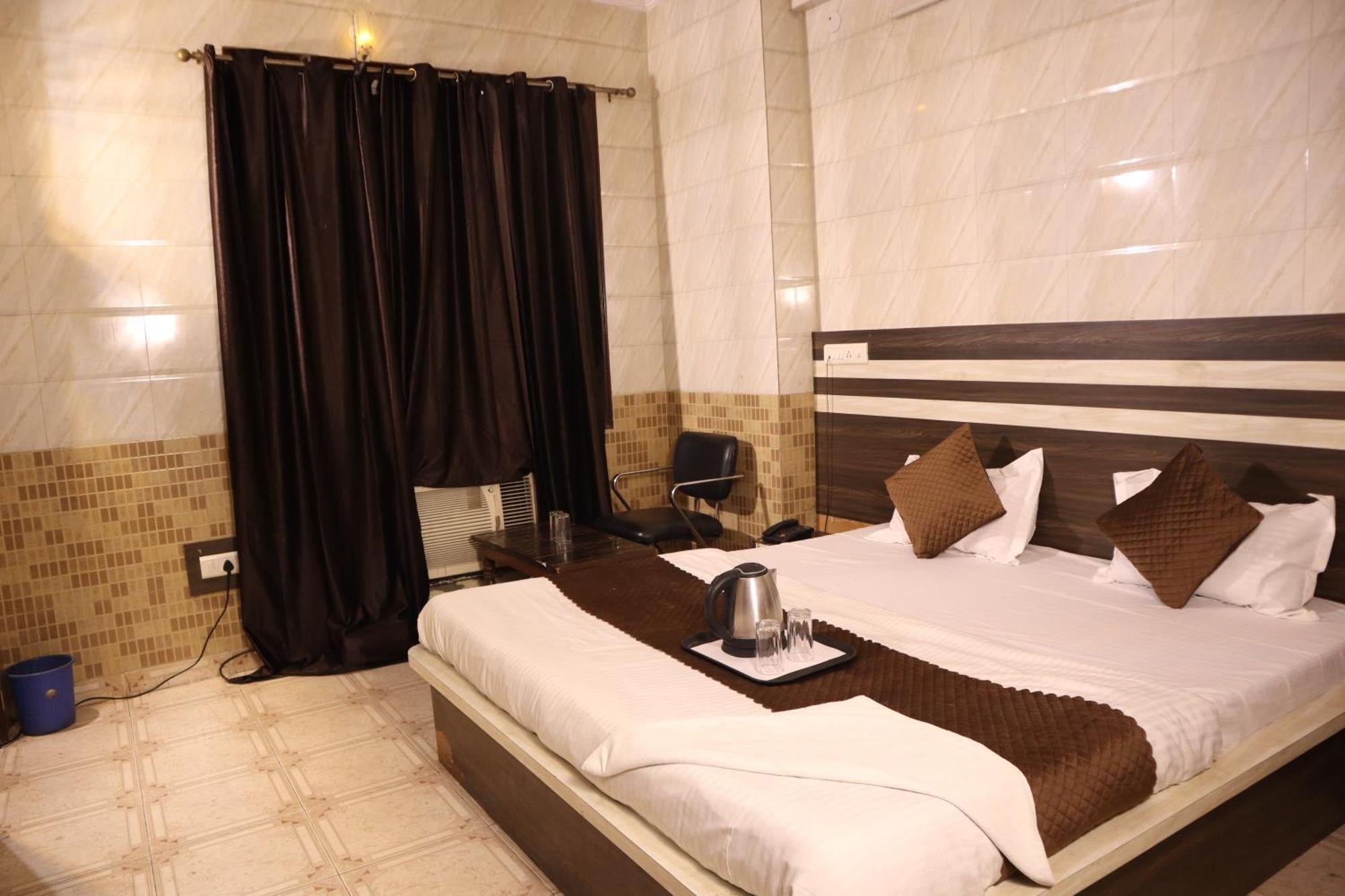 Hotel P R Palace Lucknow Eksteriør billede
