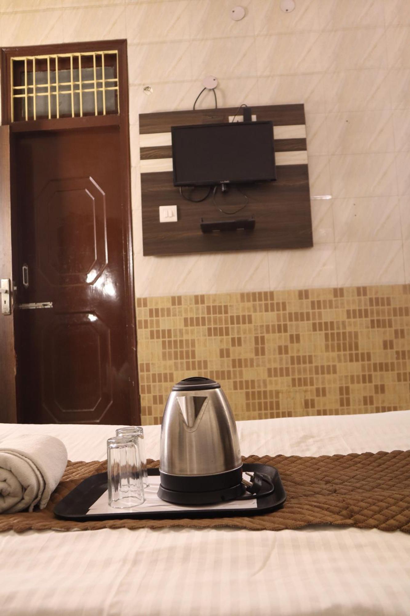 Hotel P R Palace Lucknow Eksteriør billede