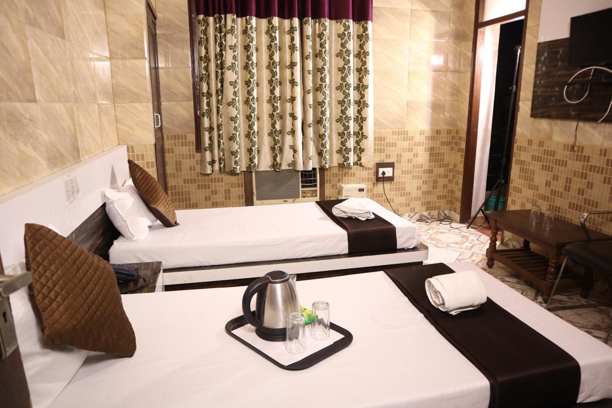 Hotel P R Palace Lucknow Eksteriør billede