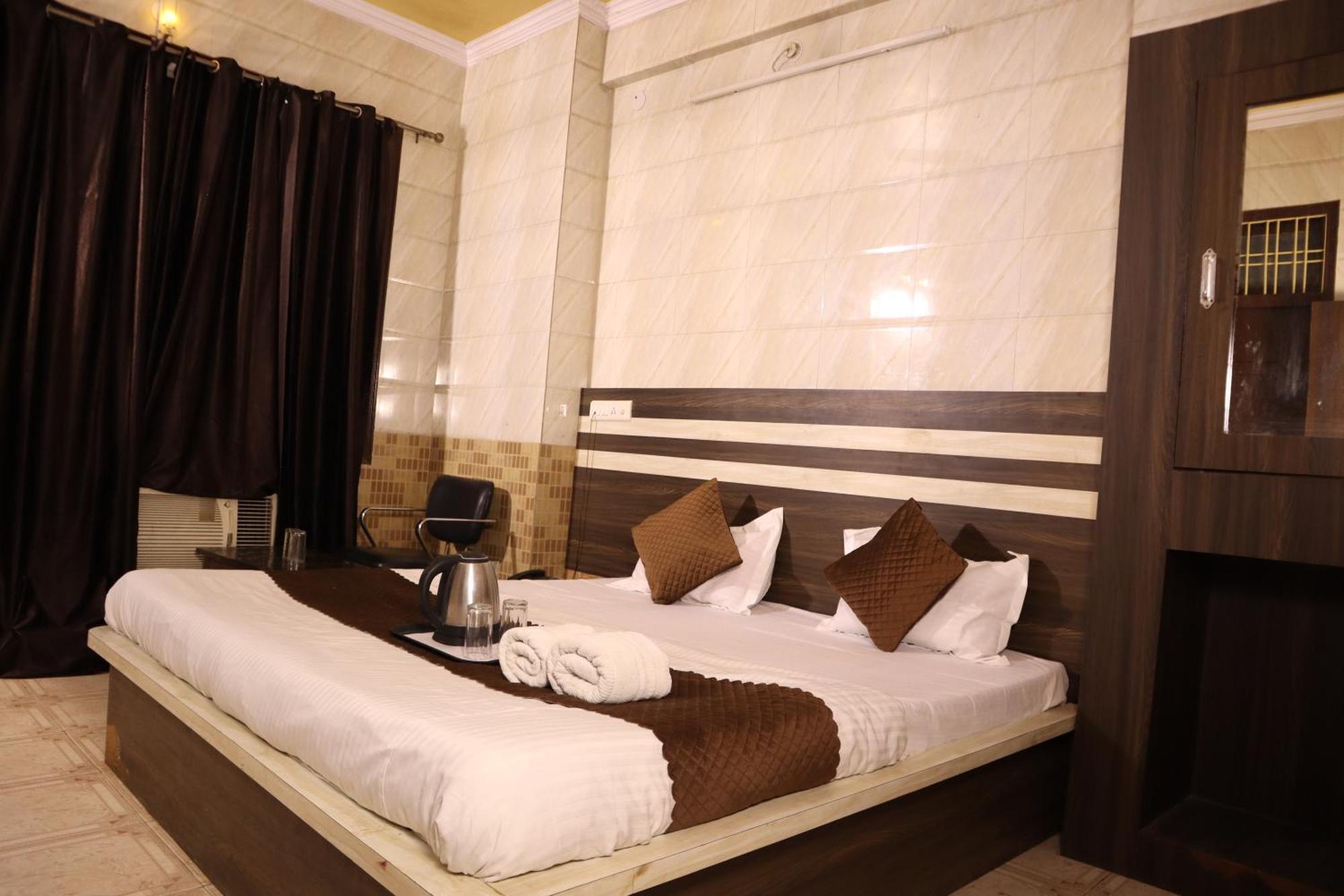 Hotel P R Palace Lucknow Eksteriør billede