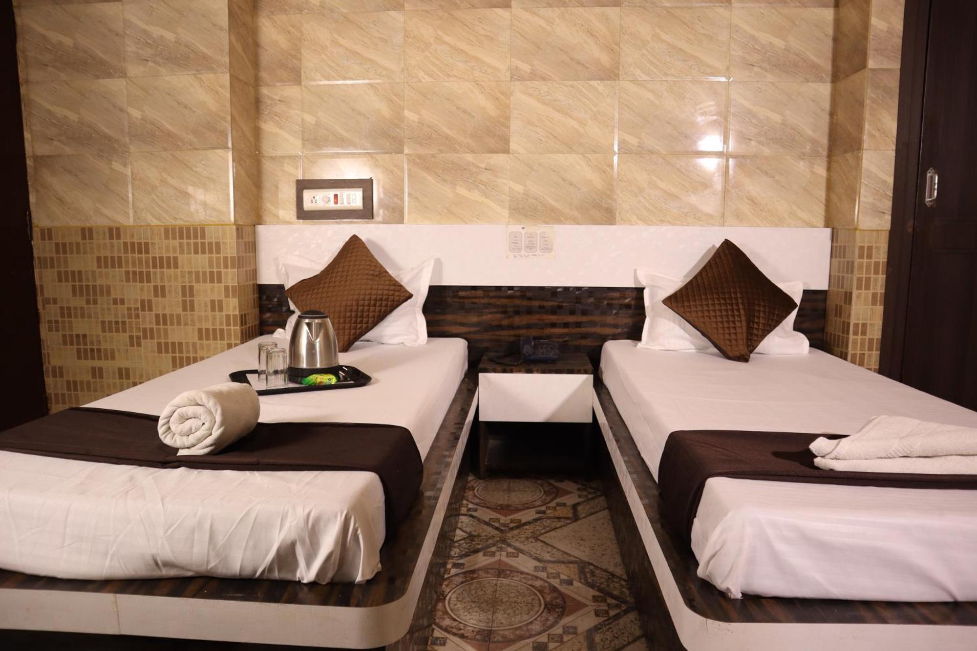 Hotel P R Palace Lucknow Eksteriør billede