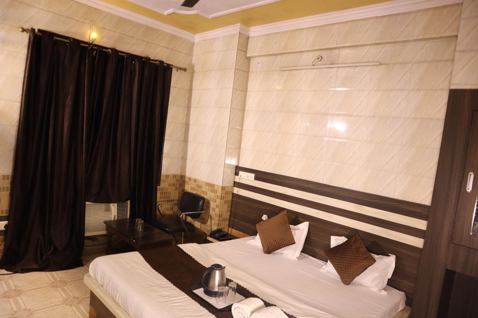 Hotel P R Palace Lucknow Eksteriør billede